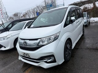 2017 Honda Stepwgn Spada V, белый, 1380000 рублей, вид 1