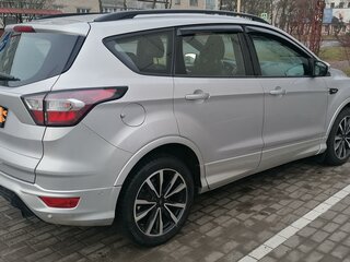 2018 Ford Kuga II Рестайлинг, серебристый, 1500000 рублей, вид 3