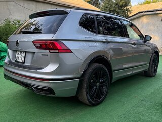 2022 Volkswagen Tiguan II Рестайлинг, серебристый, 3400000 рублей, вид 5