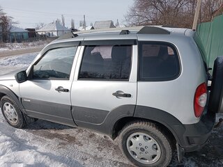 2011 Chevrolet Niva I Рестайлинг, серебристый, 370000 рублей, вид 4