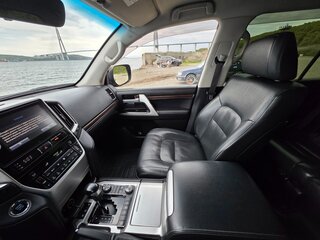 2018 Toyota Land Cruiser 200 Series Рестайлинг 2, чёрный, 7500000 рублей, вид 2