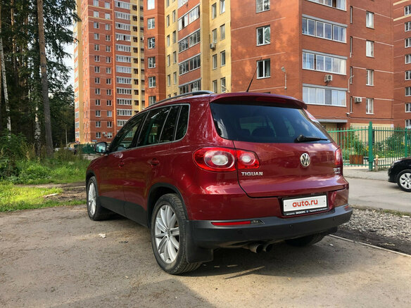 2011 Volkswagen Tiguan I, красный - вид 13