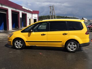 2015 Ford Galaxy II Рестайлинг, жёлтый, 685000 рублей, вид 4