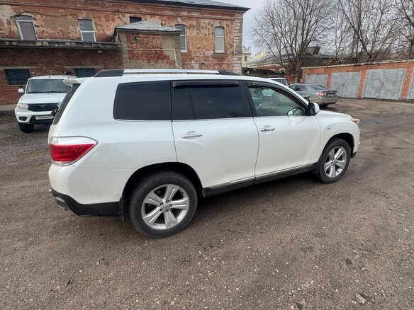 2011 Toyota Highlander II (XU40) Рестайлинг, белый, 1750000 рублей - вид 4