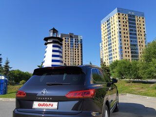 2021 Volkswagen Touareg III, чёрный, 8000000 рублей, вид 3