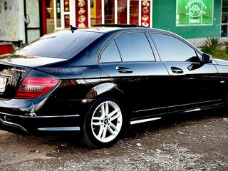 2011 Mercedes-Benz C-Класс 250 III (W204) Рестайлинг, чёрный, 1200000 рублей, вид 3