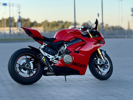 2018 Ducati Panigale V4, красный, 2050000 рублей, вид 3