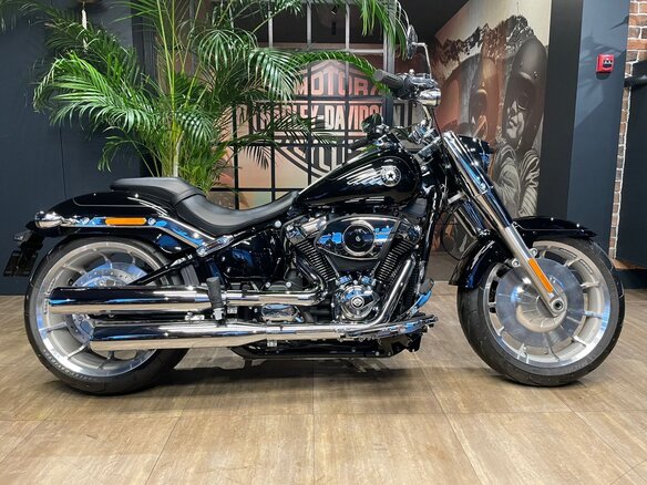 2025 Harley-Davidson Fat Boy, чёрный, 3850000 рублей