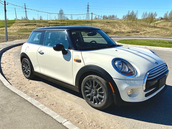 2015 Mini Hatch Cooper III (F55/F56), белый - вид 1