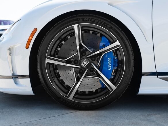2023 Bugatti Chiron, белый - вид 12