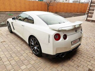 2013 Nissan GT-R I Рестайлинг 2, белый, 7800000 рублей, вид 3