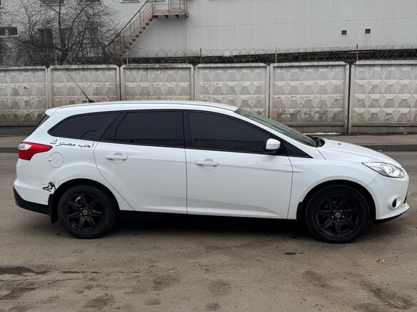 2014 Ford Focus III, серебристый, 700000 рублей - вид 3