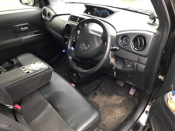 2013 Toyota bB II Рестайлинг, чёрный, 950000 рублей - вид 4