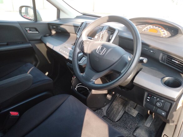2010 Honda Freed I, серый, 980000 рублей - вид 4