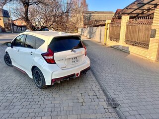 2017 Nissan Note Nismo e-Power II Рестайлинг, белый, 1760000 рублей, вид 4