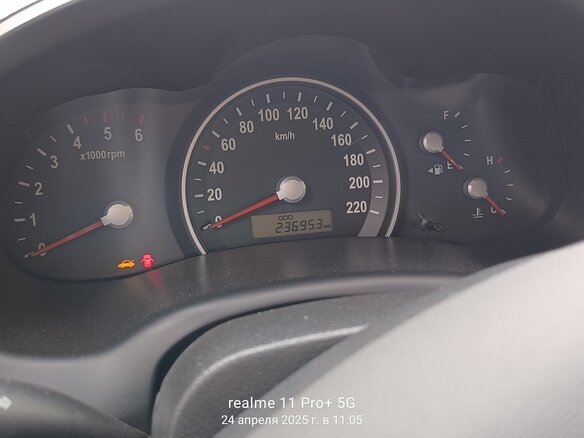 2009 Kia Carnival Grand II, золотистый, 1200000 рублей - вид 13
