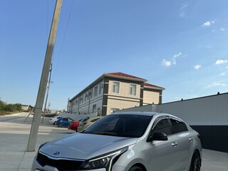 2021 Kia Rio IV Рестайлинг, серый, 2360000 рублей, вид 2