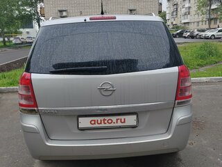 2013 Opel Zafira B Рестайлинг, серебристый, 800000 рублей, вид 3