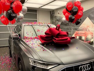 2021 Audi Q8 55 TFSI I (4M), серый, 7973188 рублей, вид 4