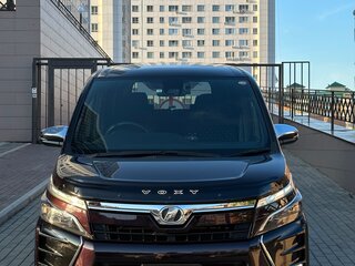 2018 Toyota Voxy III (R80) Рестайлинг, фиолетовый, 2790000 рублей, вид 1