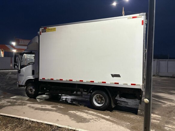 2023 Isuzu Elf (N-series), белый, 5000000 рублей - вид 4