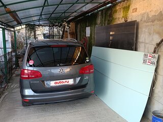 2013 Volkswagen Sharan II, серый, 1400000 рублей, вид 4