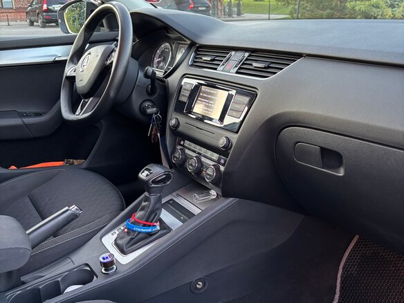 2016 Skoda Octavia III (A7), белый, 1650000 рублей - вид 5