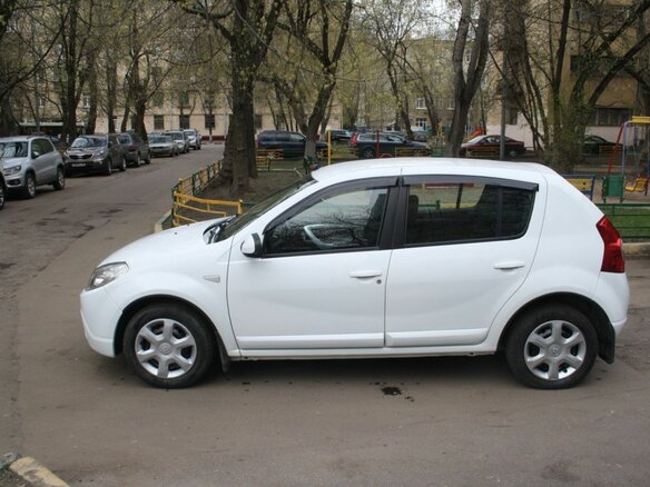 2011 Renault Sandero I, белый - вид 2