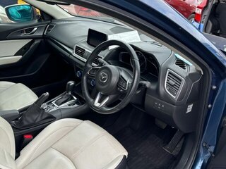 2017 Mazda Axela III Рестайлинг, синий, 1560000 рублей, вид 1