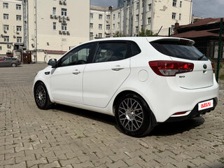 2016 Kia Rio III Рестайлинг, белый, 970000 рублей, вид 4