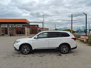 2016 Mitsubishi Outlander III Рестайлинг 2, белый, 1750000 рублей, вид 5