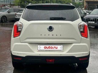 2019 SsangYong Tivoli I Рестайлинг, белый, 1900000 рублей, вид 5