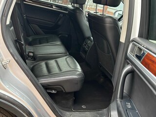 2010 Volkswagen Touareg II, серебристый, 1590000 рублей, вид 5