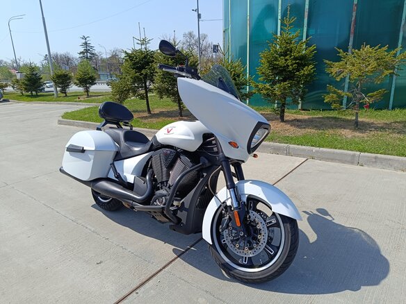 2015 Victory Cross Country, белый, 1250000 рублей