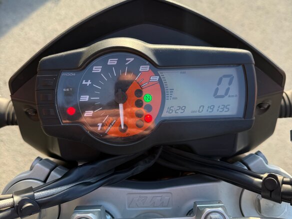 2012 KTM 690 Duke, белый, 425000 рублей - вид 3