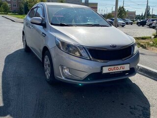 2013 Kia Rio 5-speed III, серебристый, 872000 рублей, вид 1