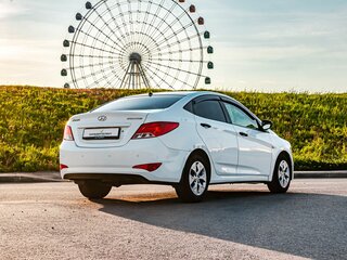 2014 Hyundai Solaris I Рестайлинг, белый, 880000 рублей, вид 2