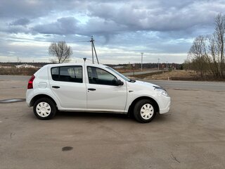 2013 Renault Sandero I, белый, 565000 рублей, вид 3