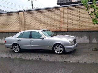 1996 Mercedes-Benz E-Класс 420 II (W210, S210), серебристый, 600000 рублей, вид 3