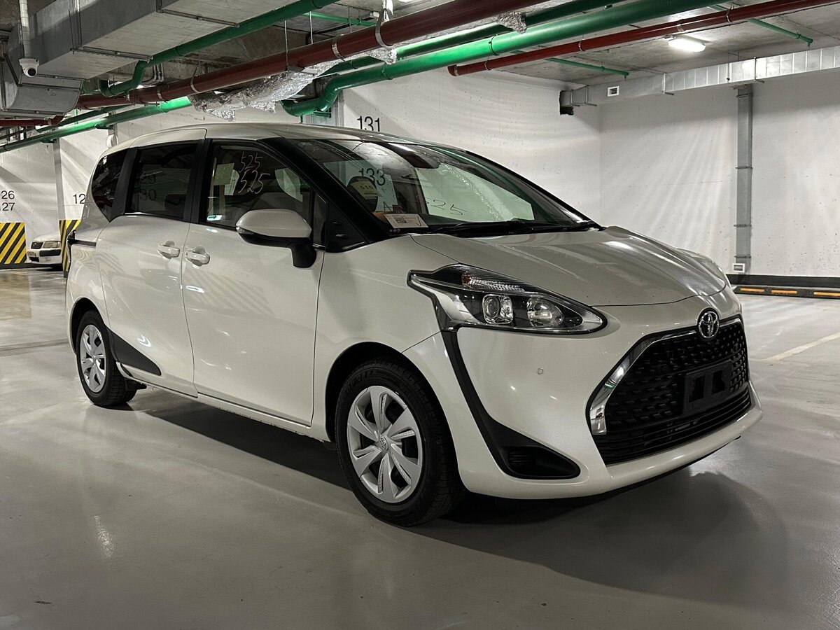 Открыть фотографии: Toyota Sienta II Рестайлинг