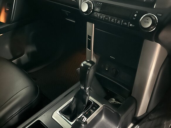 2010 Toyota Land Cruiser Prado 150 Series, серый, 3850000 рублей - вид 11
