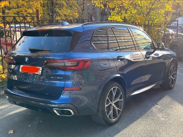 2020 BMW X5 30d IV (G05/G18), синий, 8500000 рублей - вид 3