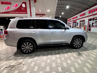 2011 Toyota Land Cruiser 200 Series, серебристый, 3000000 рублей, вид 5