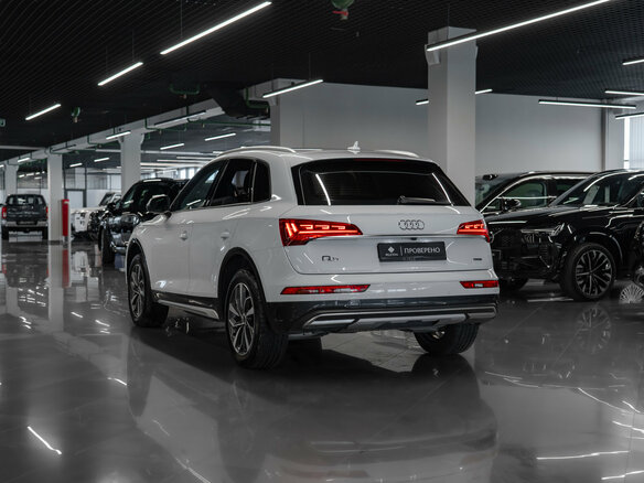 2021 Audi Q5 45 TFSI II (FY) Рестайлинг, белый, 4000000 рублей - вид 3