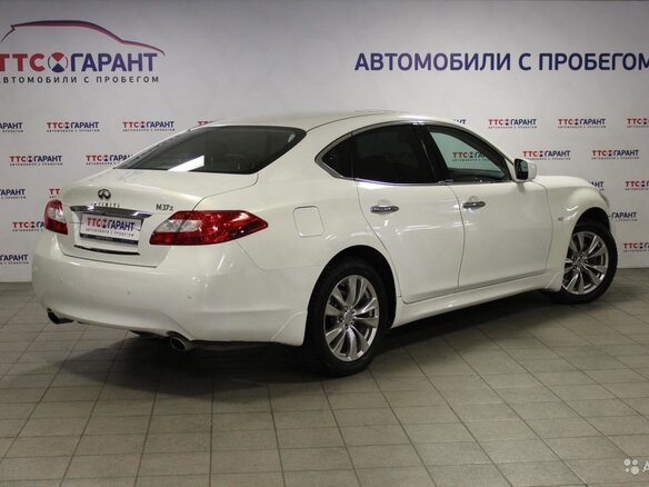 2013 Infiniti M M37 IV, белый - вид 1