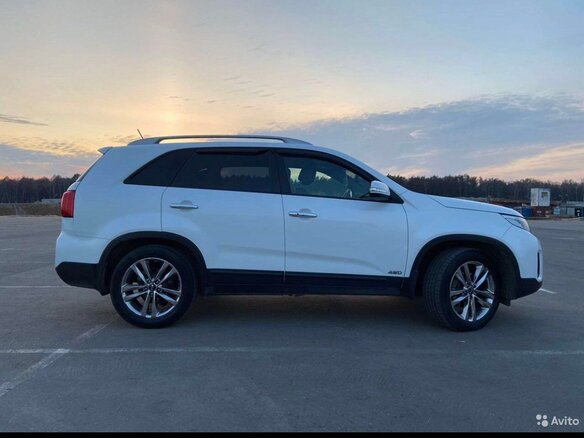 2014 Kia Sorento II Рестайлинг, белый, 1740000 рублей - вид 2