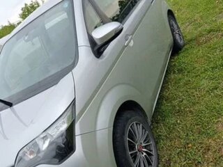 2015 Toyota Spade, серебристый, 980000 рублей, вид 3