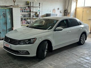 2016 Volkswagen Passat (North America and China) I Рестайлинг, белый, 2000000 рублей, вид 1