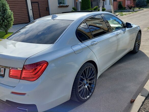 2011 BMW 7 серии 750i V (F01/F02/F04), белый, 5000000 рублей - вид 4
