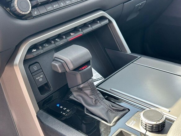 2023 Toyota Sequoia III, белый, 12000000 рублей - вид 15